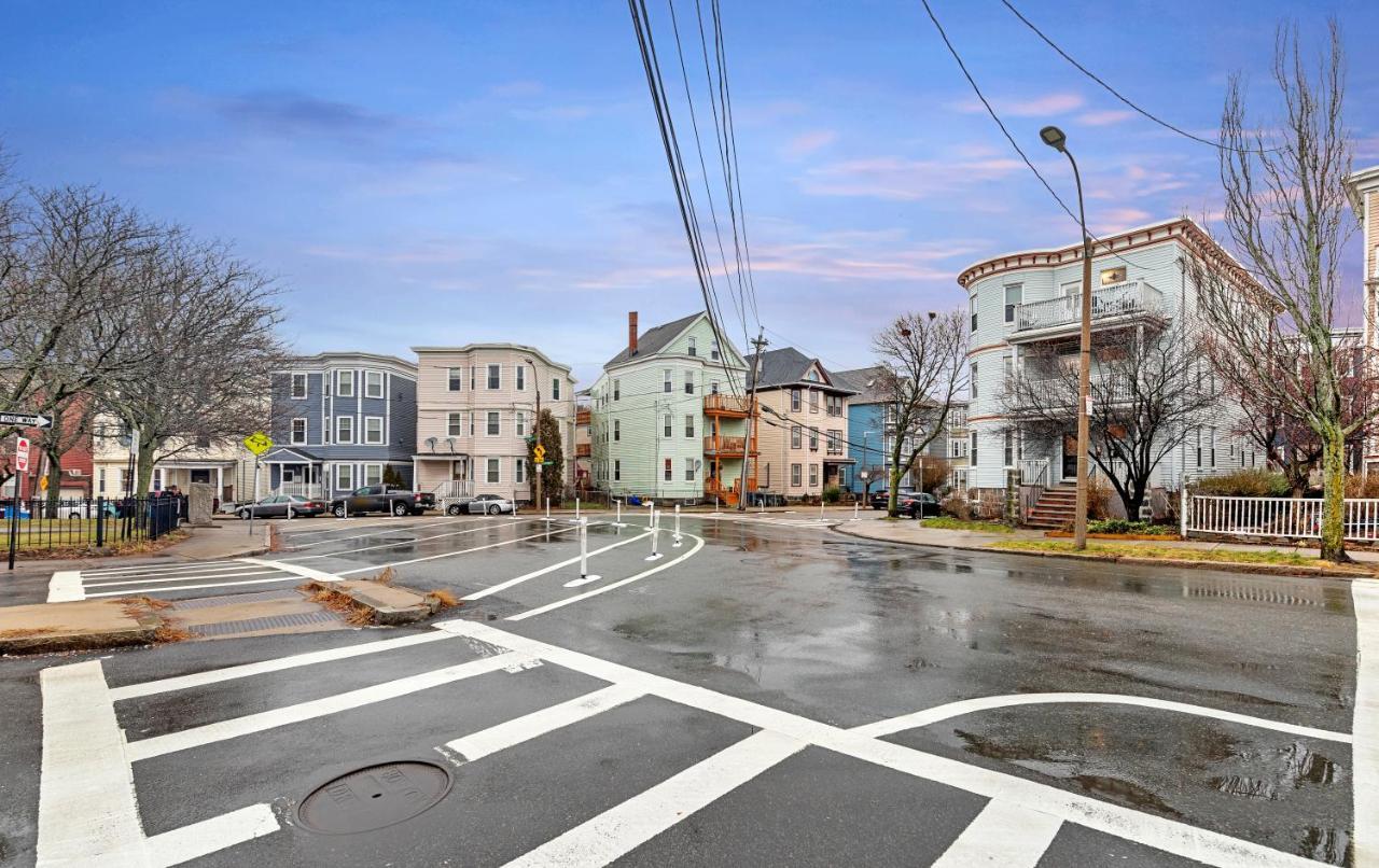 Bright & Spacious 2Br Apartment, Mins From Downtown Boston, Parking Esterno foto