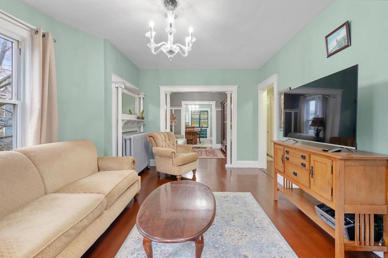 Bright & Spacious 2Br Apartment, Mins From Downtown Boston, Parking Esterno foto